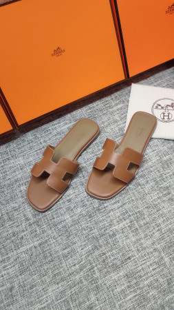 UA Hermès Oran sandal