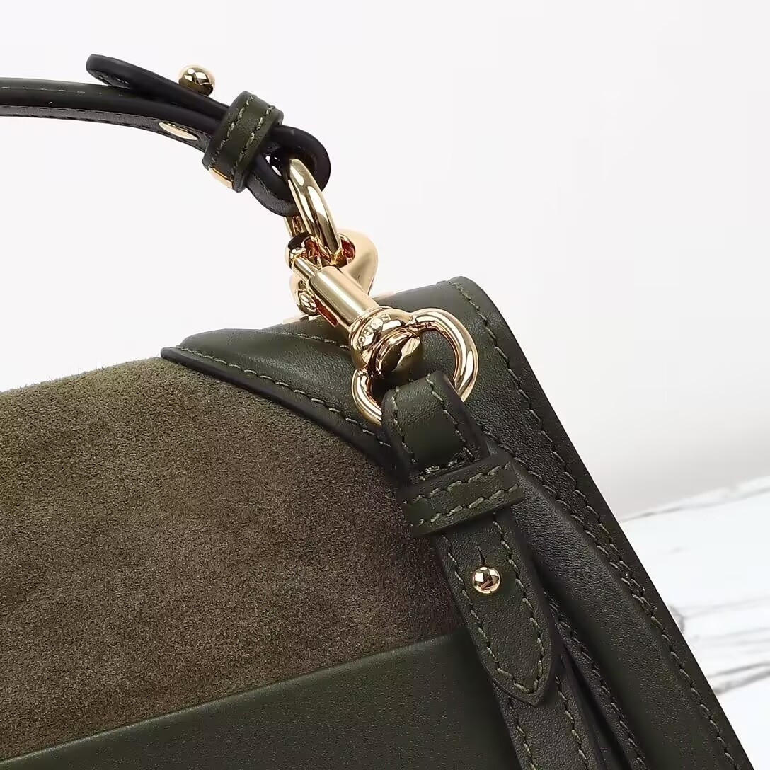 G*u*i shoulder bag 32x17x10cm