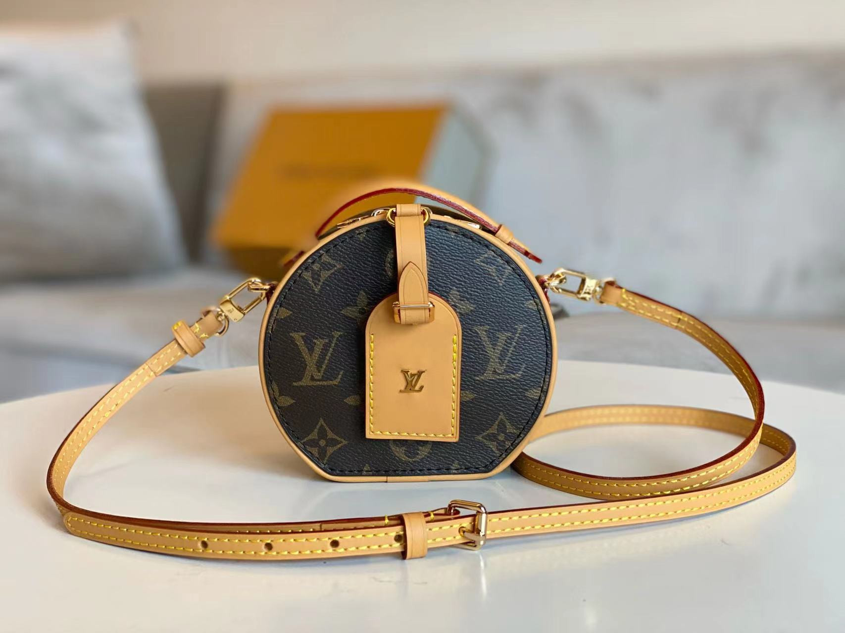 LV Mini Boite Chapeau M44699