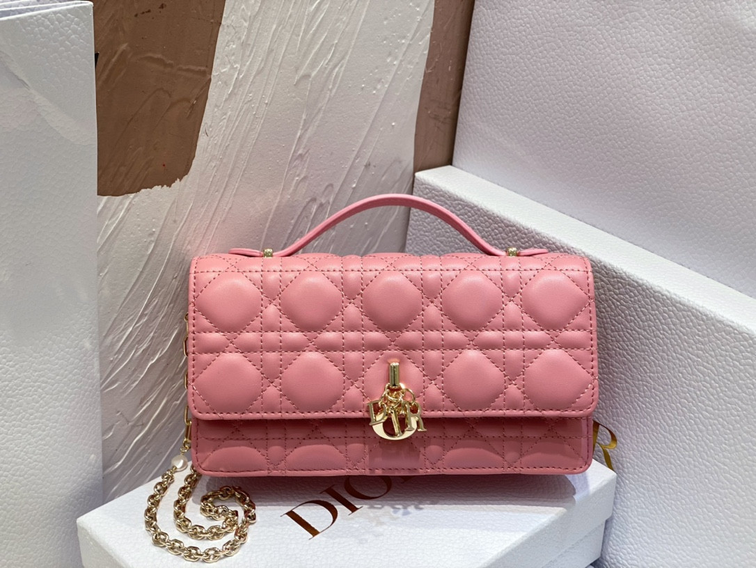 miss D*or mini bag melocoton pink pearlescent cannage lambskin s0980onjl_m92p 21 x 11.5 x 4.5 cm
