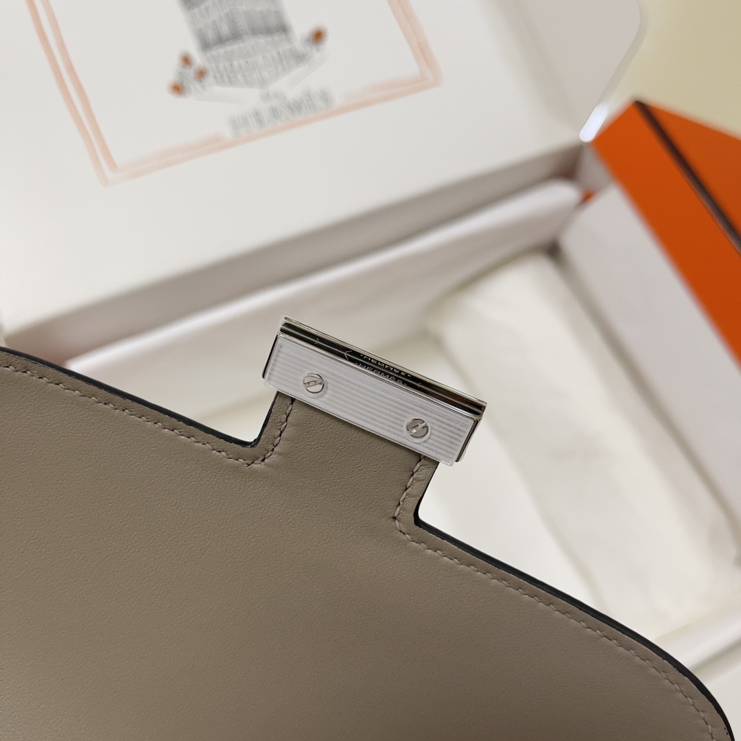 Hermès Constance 19 Epsom Silver Hardware 7.25" x 6.25" x 2.25"