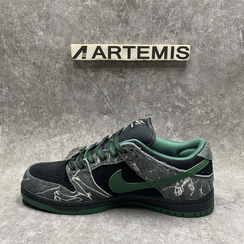 UA Nike SB Dunk Low There Skateboards