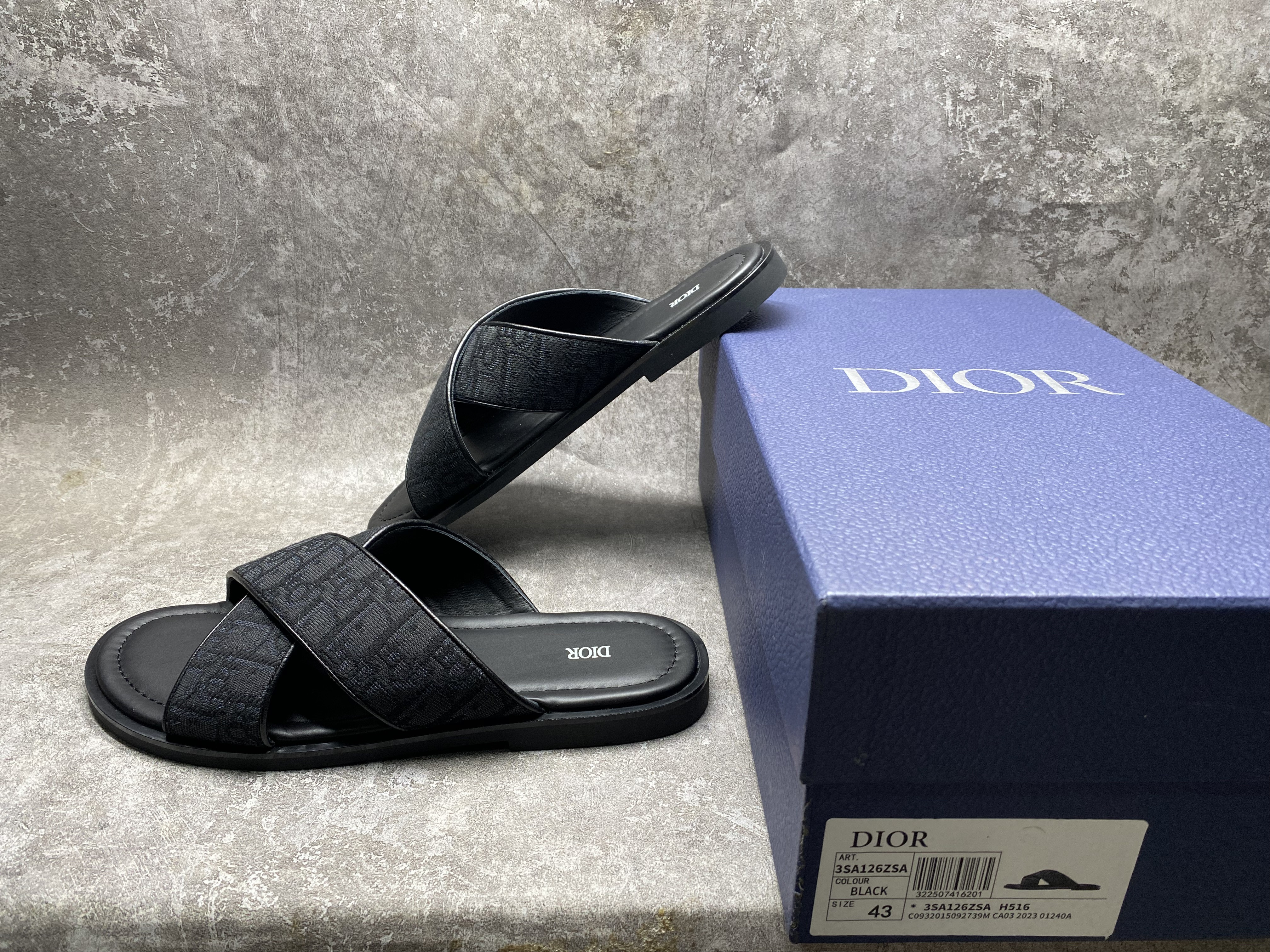 ua D*or alias sandal