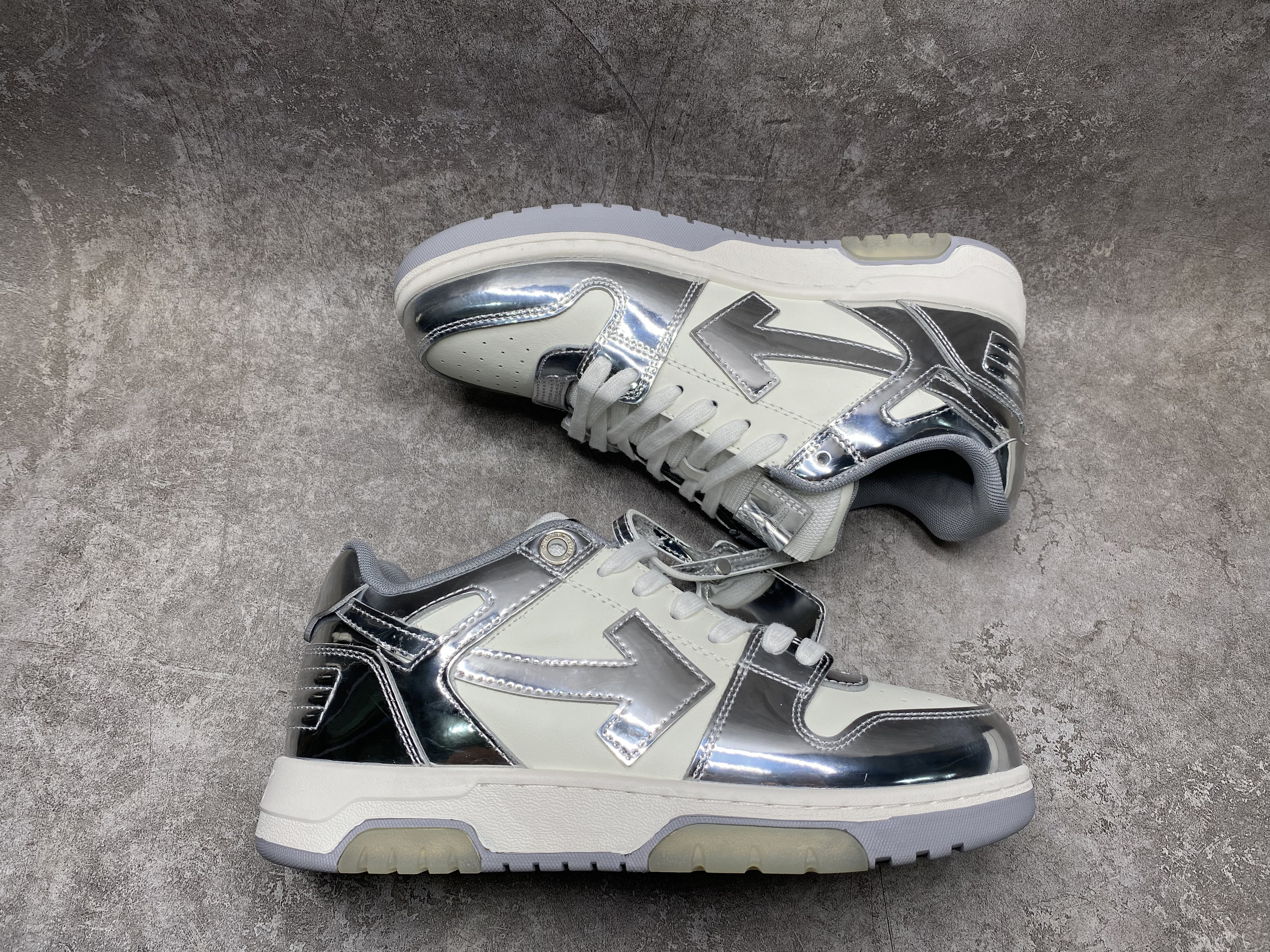 UA OFF-WHITE OUT OF OFFICE LOW