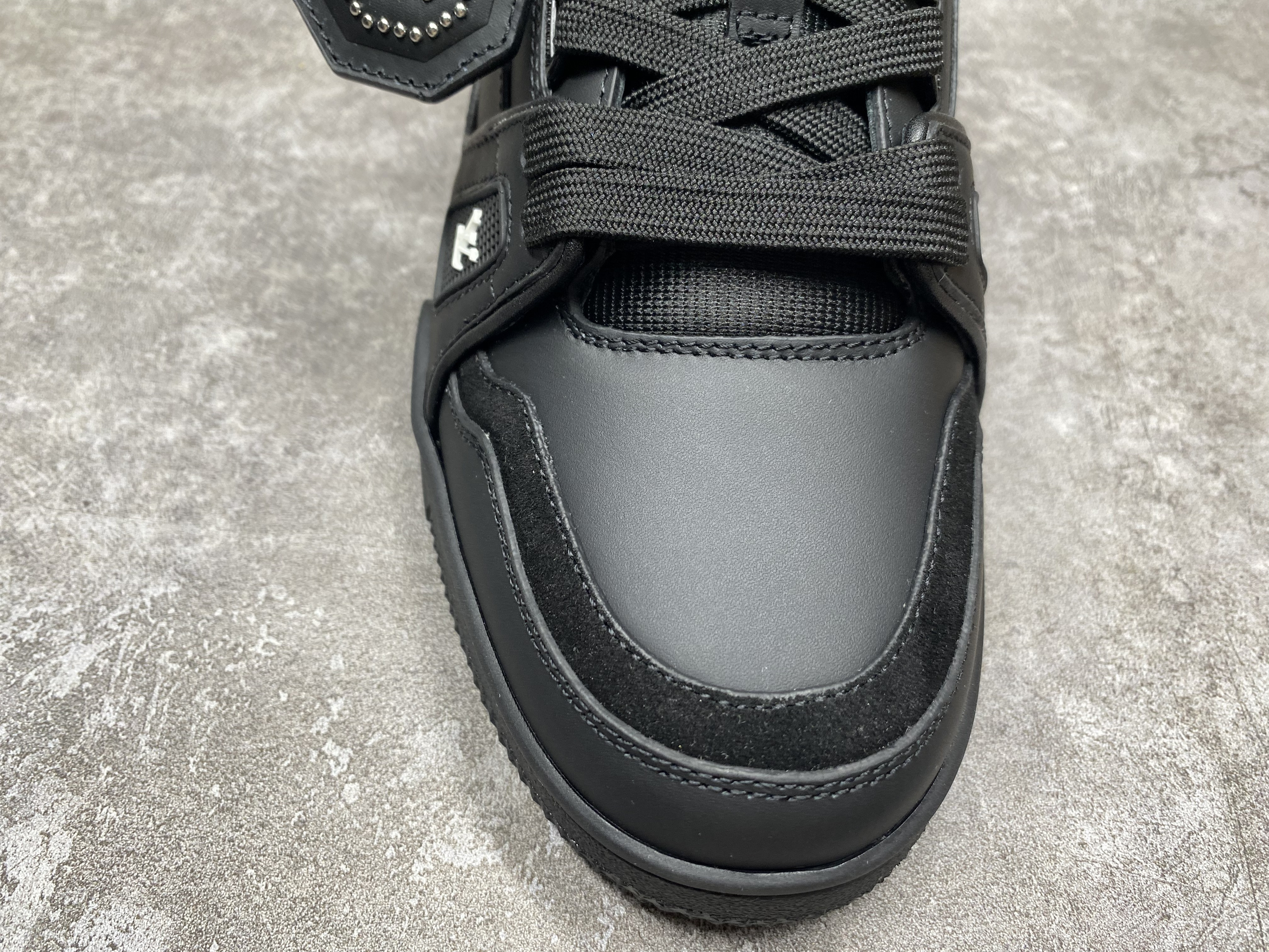 UA LV trainer Sneakers