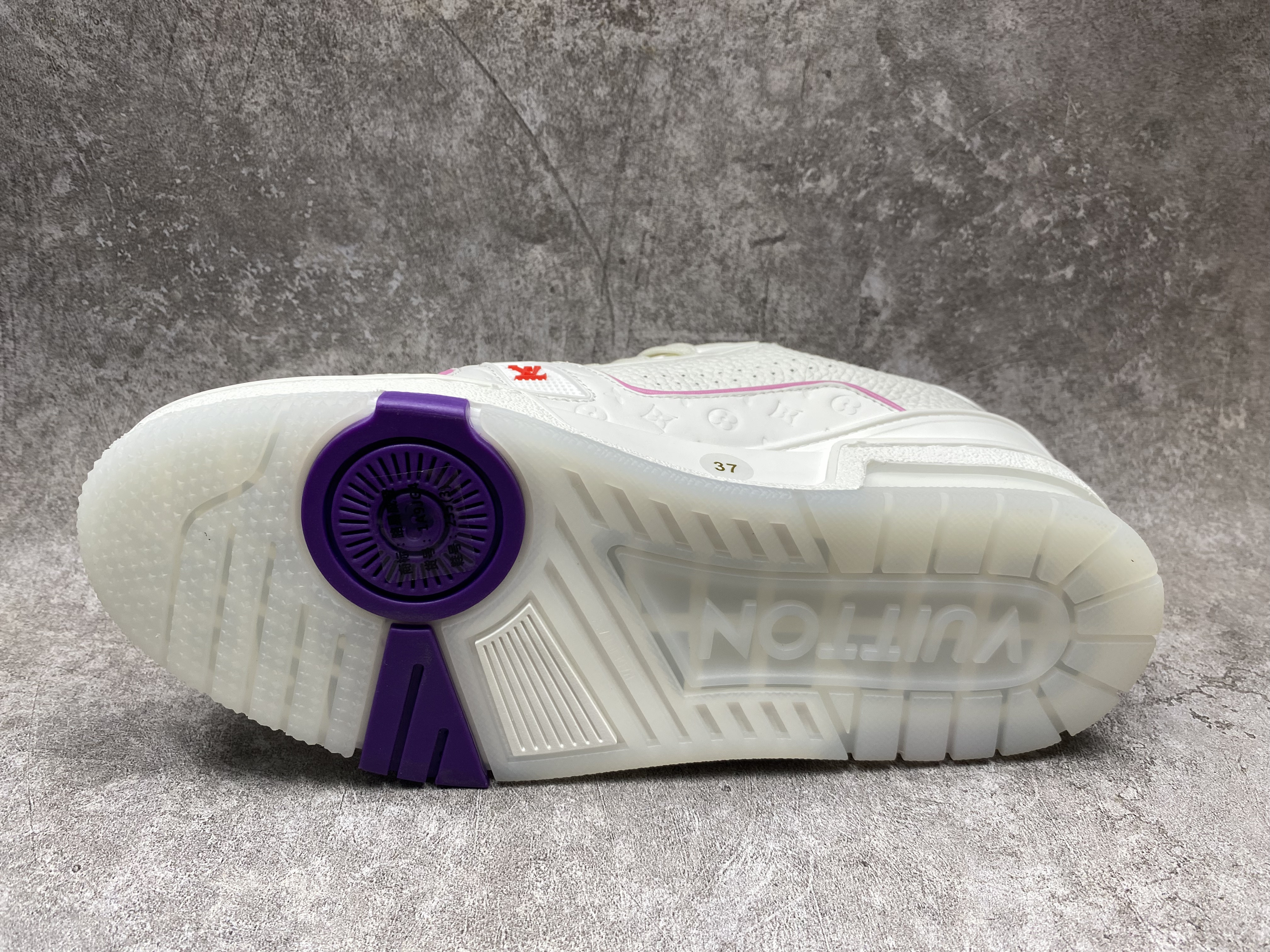 UA LV trainer Sneakers