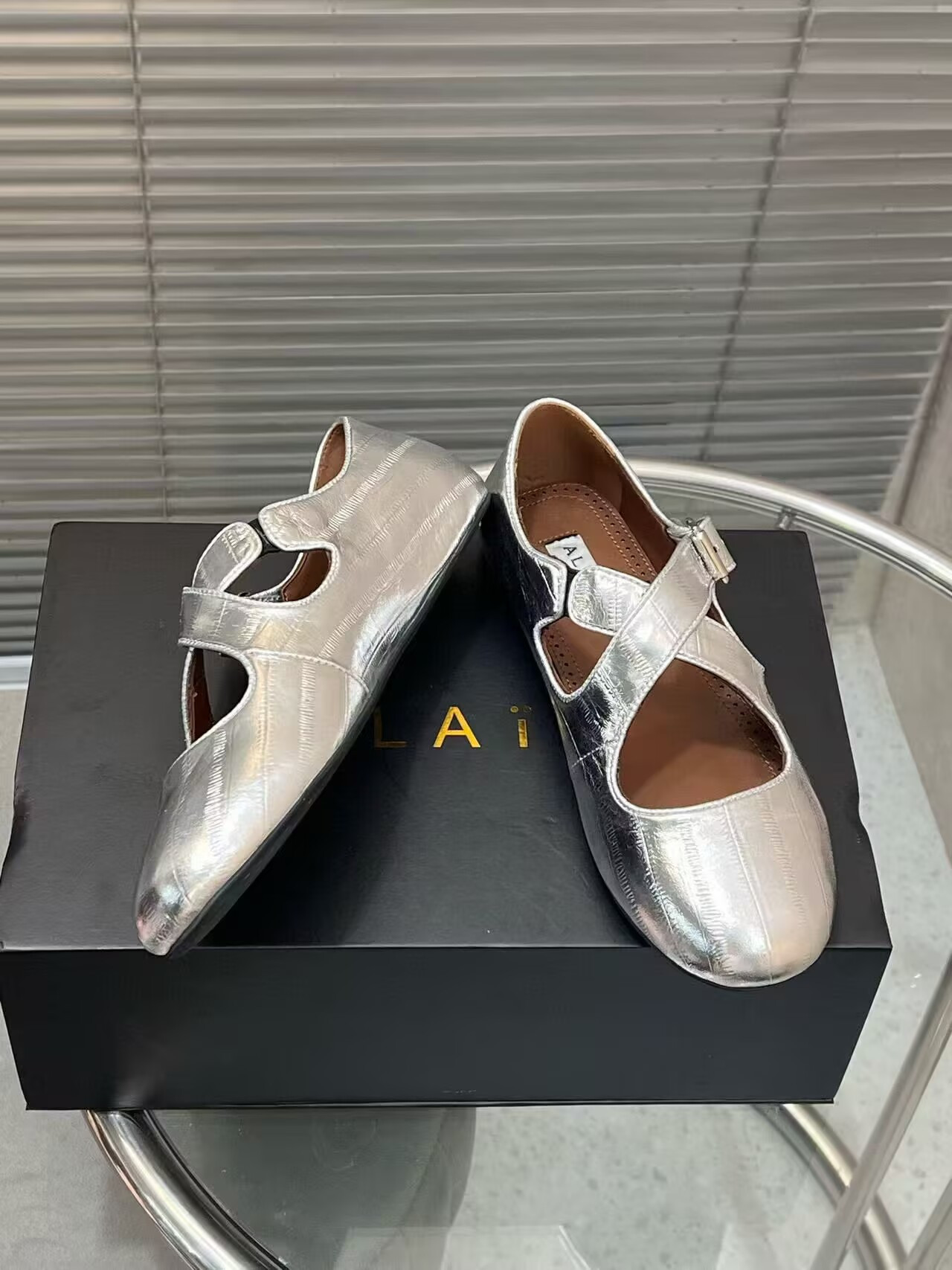 UA ALAÏA CRISS CROSS BALLET FLATS