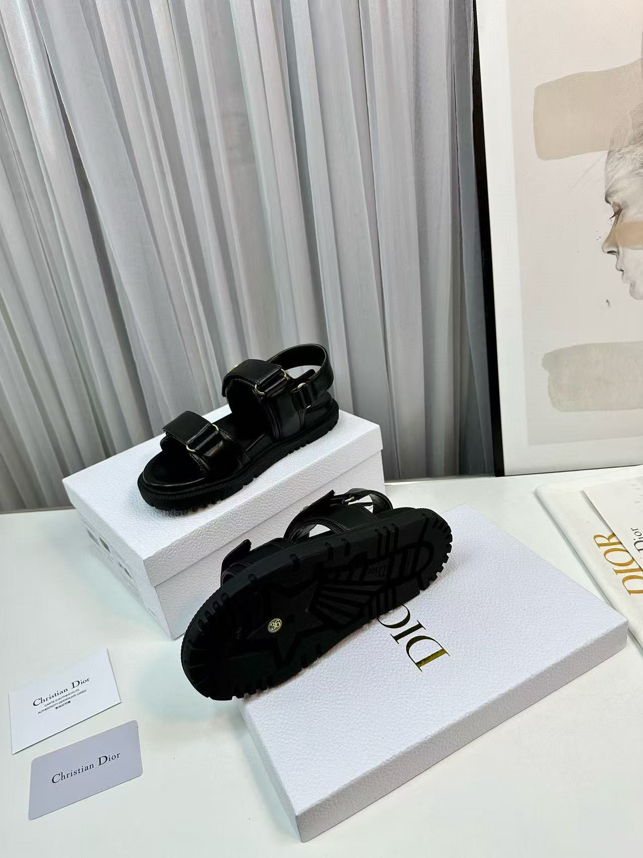 ua D*or D*oract sandal