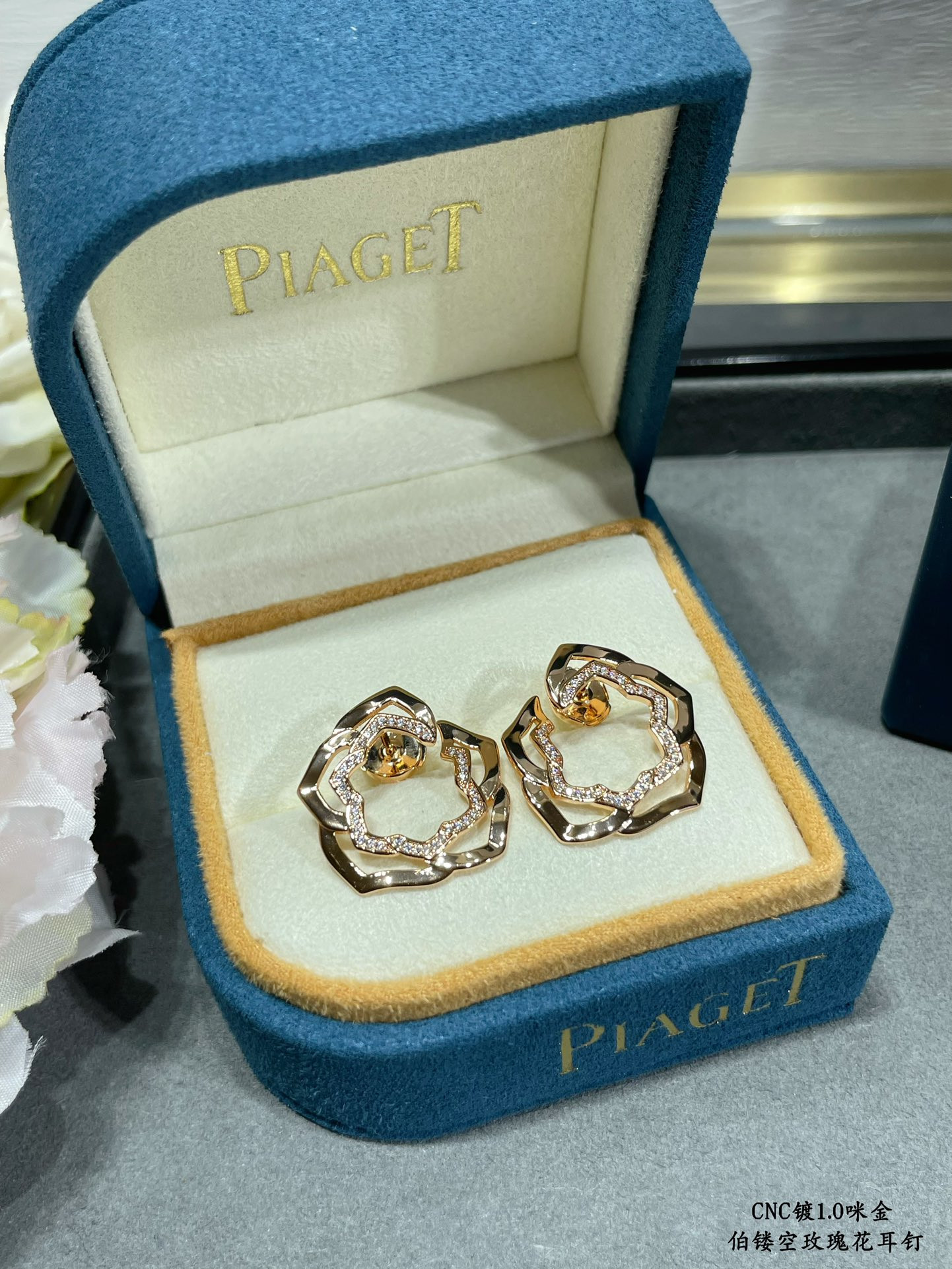 Piaget Hollow rose Earrings