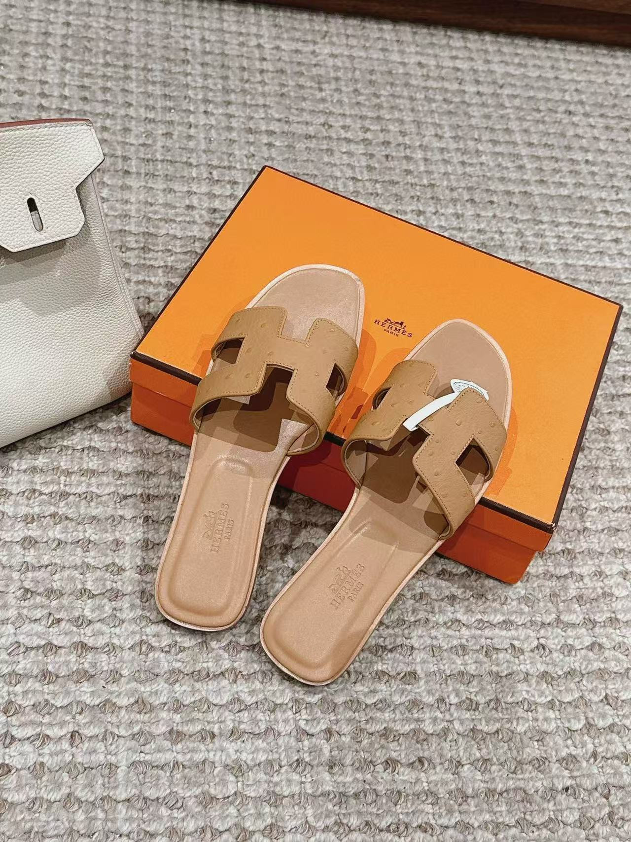 UA Hermès Oran sandal