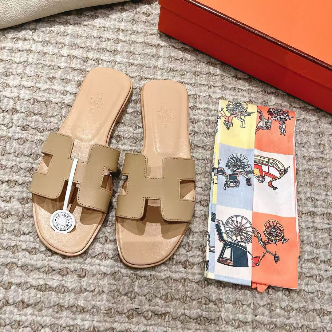 UA Hermès Oran sandal