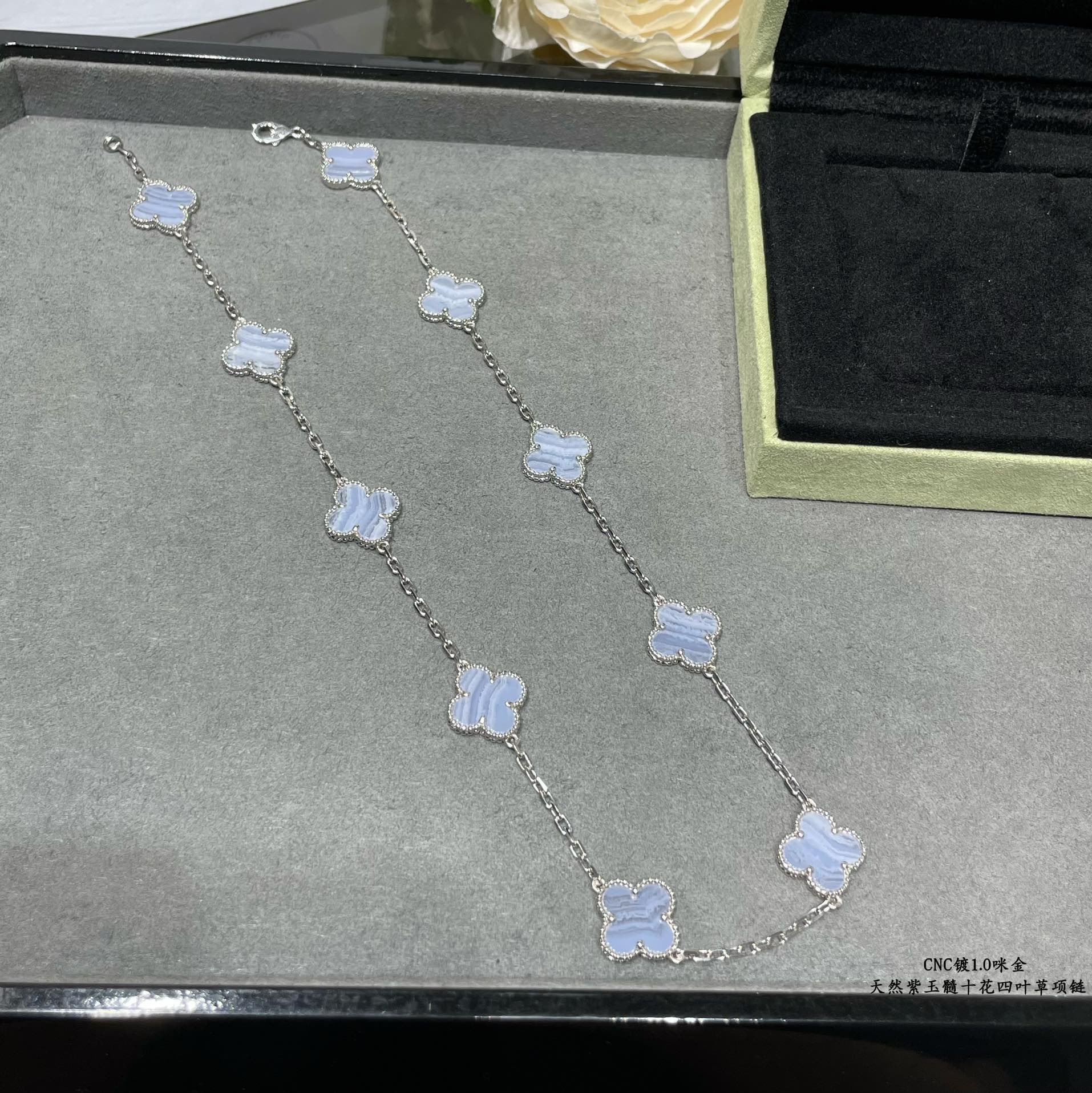 V*N CL*F & arpels natural purple chalcedony ten-flower four-leaf clover necklace