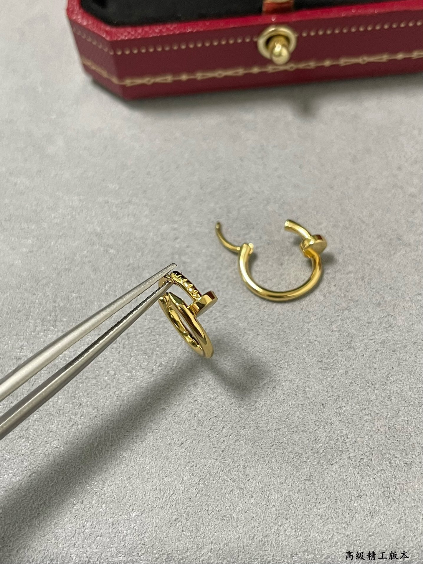 Ca*t*er mini smooth nail hoop earrings