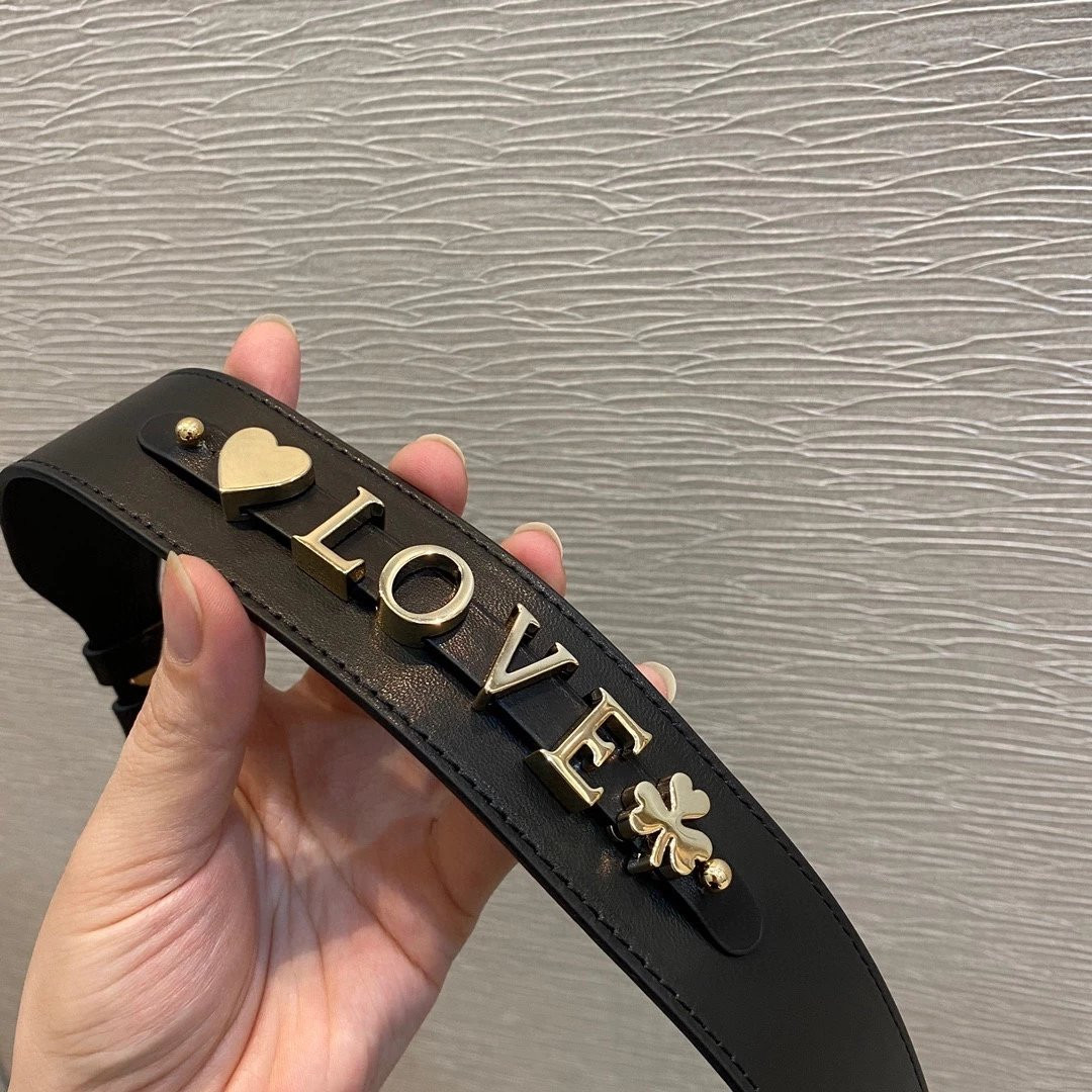 small lady D*oramour my abcD*or bag 8 x 6.5 x 3 inches