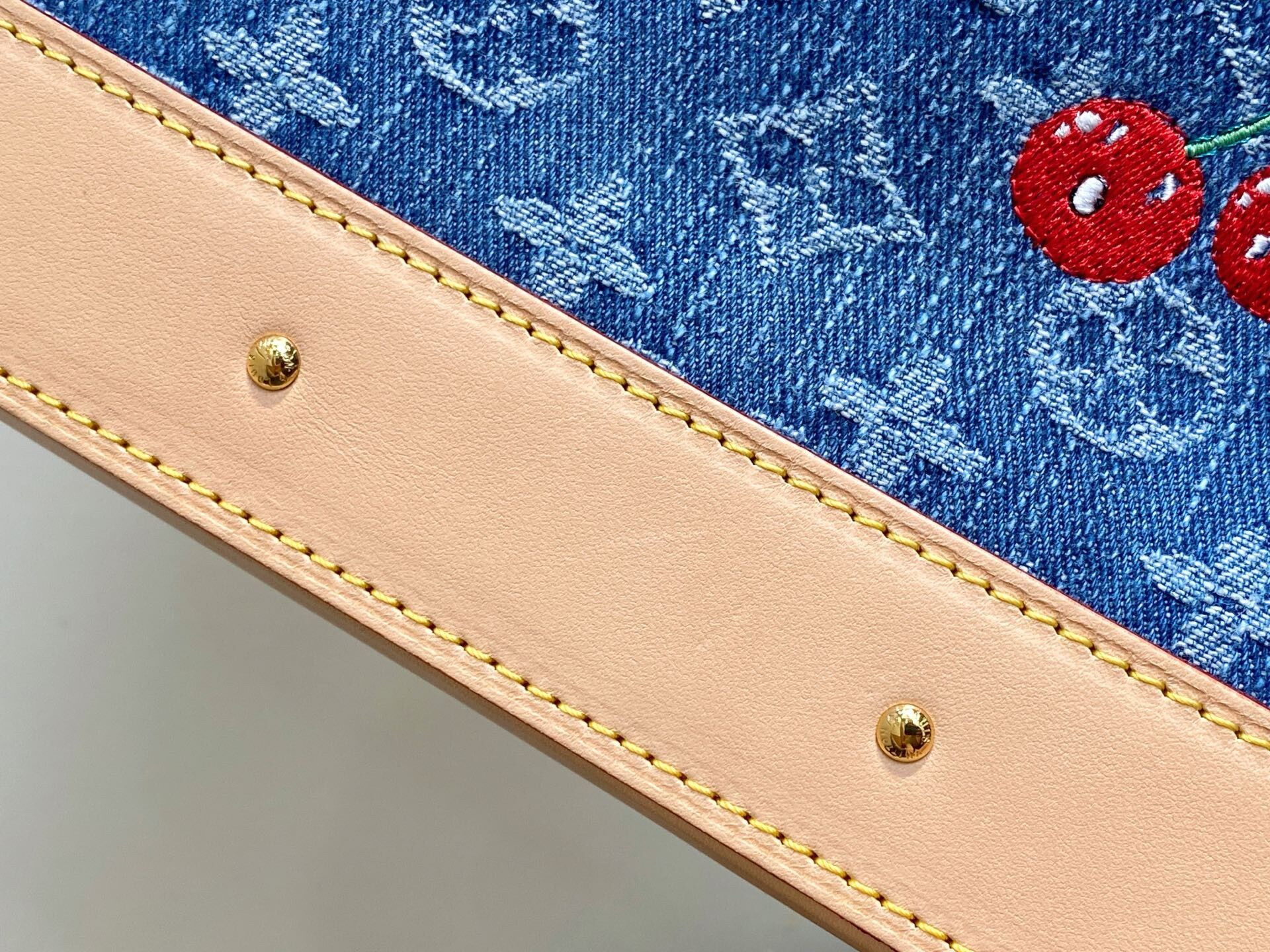 LV x TM Cosmetic Pouch GM M13893 27x18x9cm