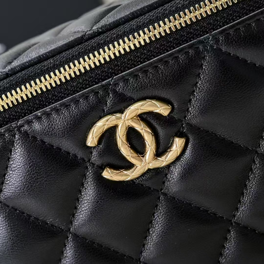 Ch*el vanity with chain 9.5x17x8cm