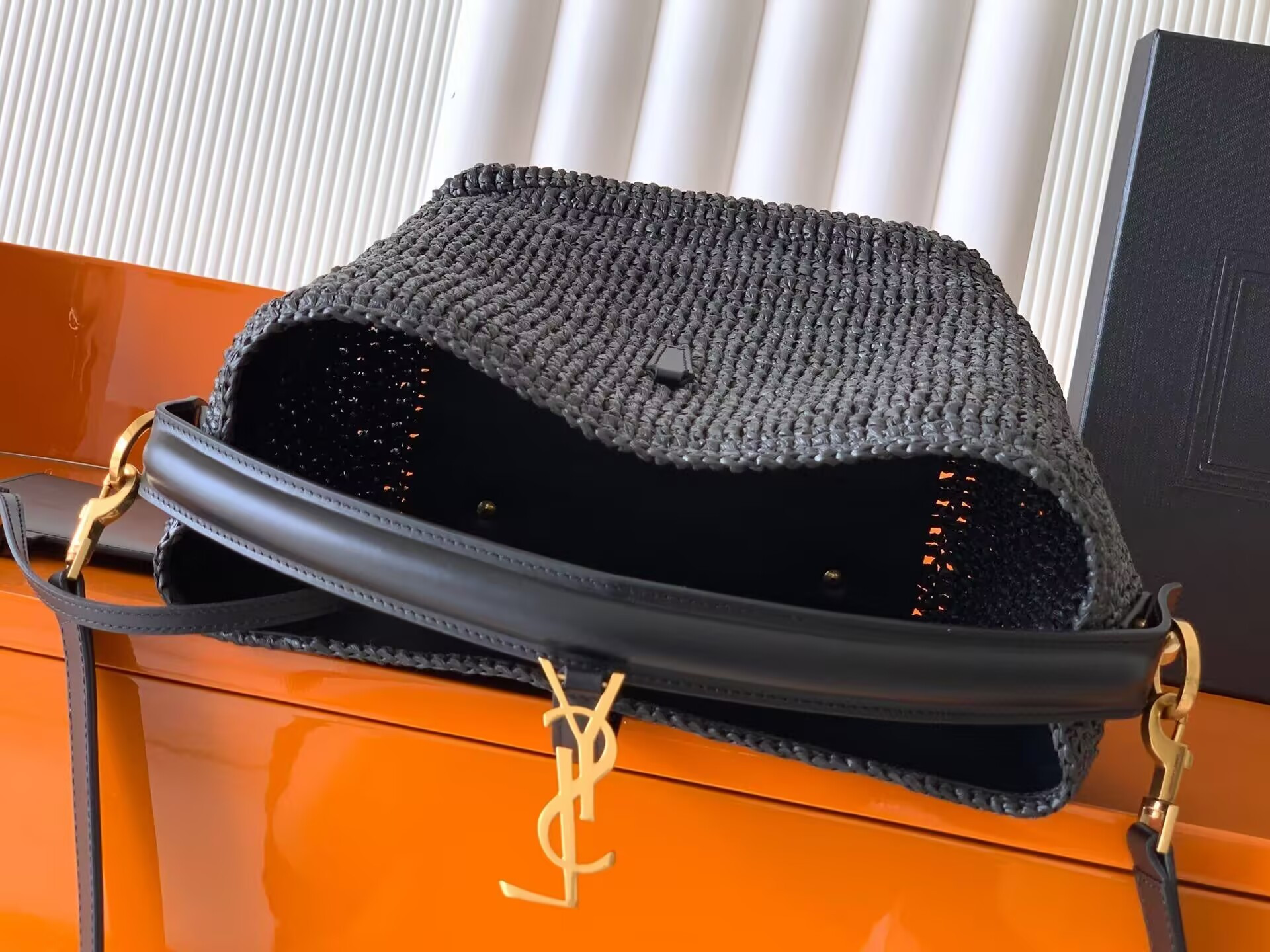 Y*L le 37 in woven raffia and vegetable-tanned leather bucket bag 25x20x12cm