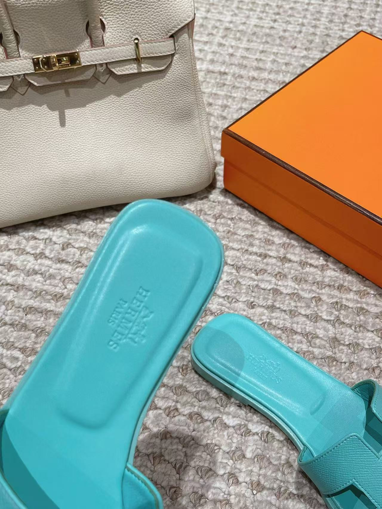 UA Hermès Oran sandal