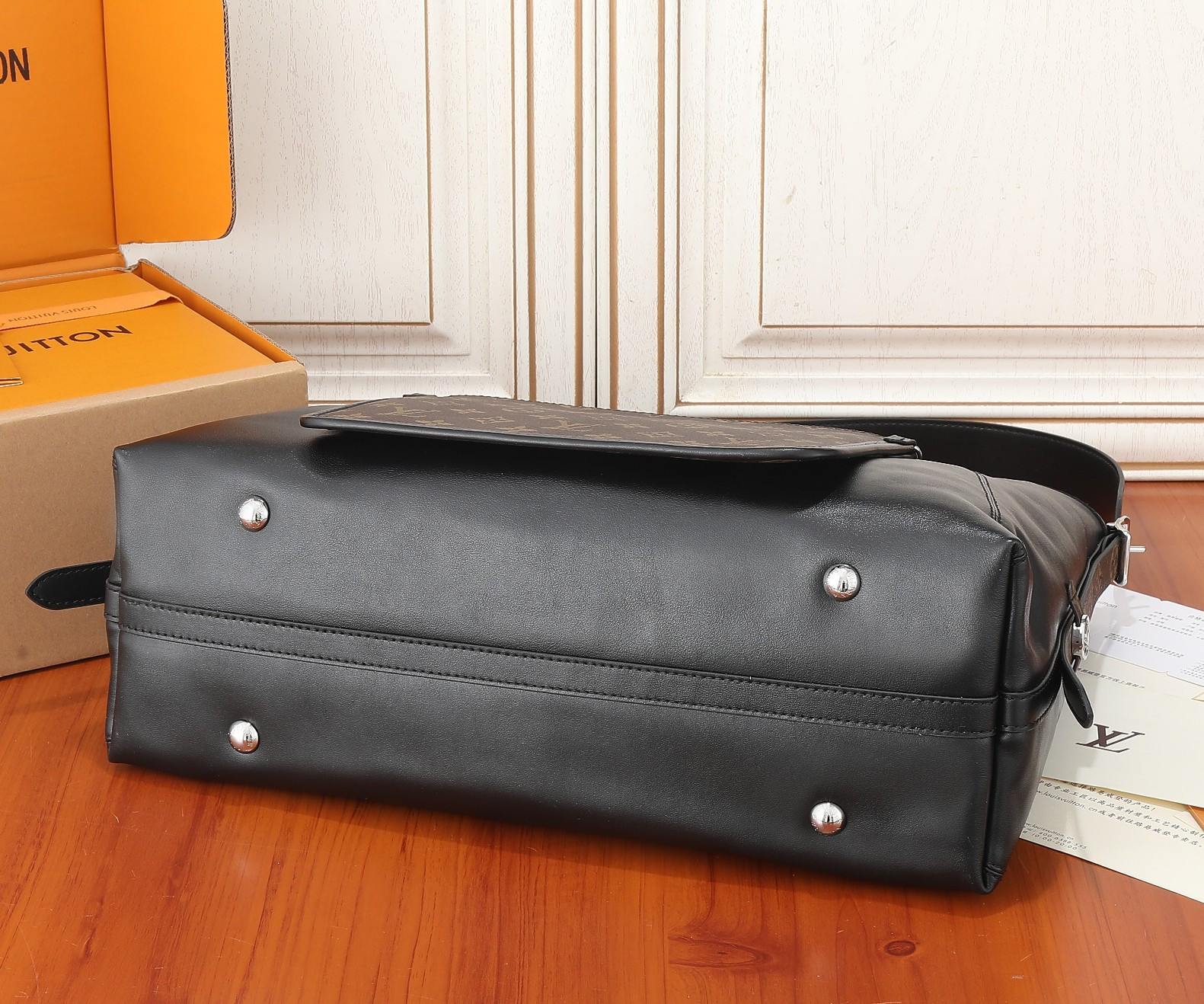 LV CarryAll MM M25143 39x30x15CM