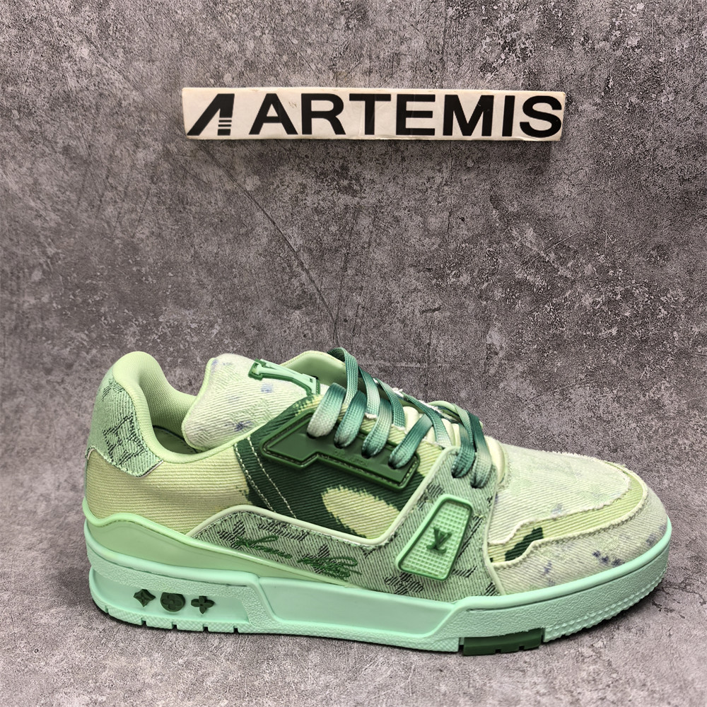 UA LV Trainer Sneaker