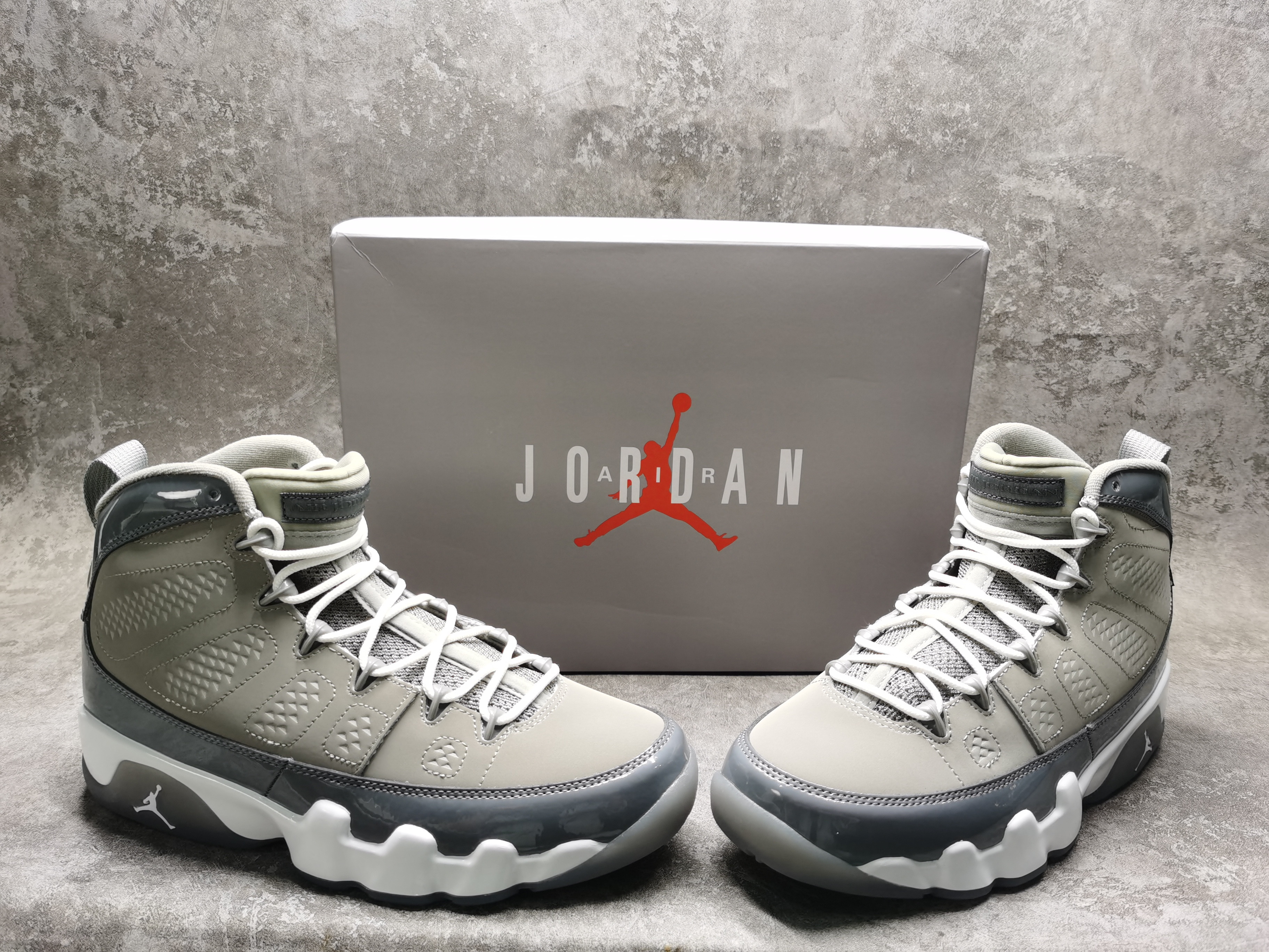 UA Air Jordan 9 Retro 