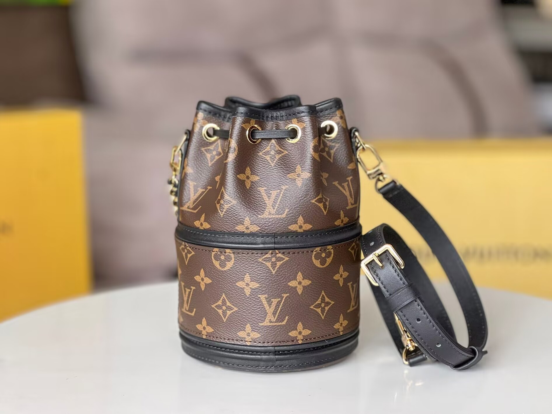 LV Canoé M83480  5.5 x 8.1 x 5.5 inches