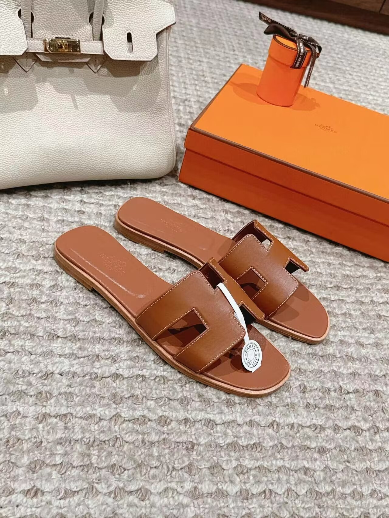 UA Hermès Oran sandal