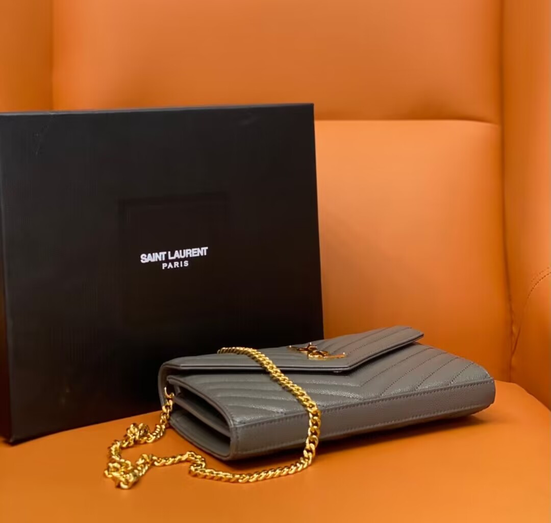 Sa**t Lau*nt cassandre matelassé leather shoulder bag 4×14×22cm