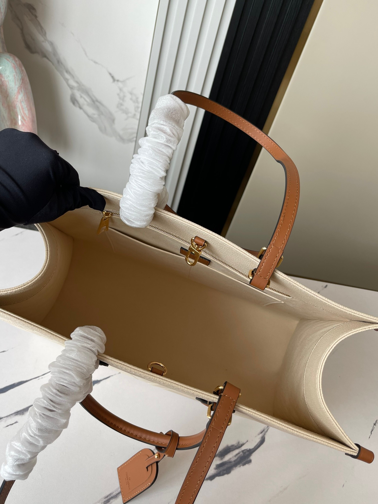 LV OnTheGo GM M45933 16.1 x 13.4 x 7.5inches