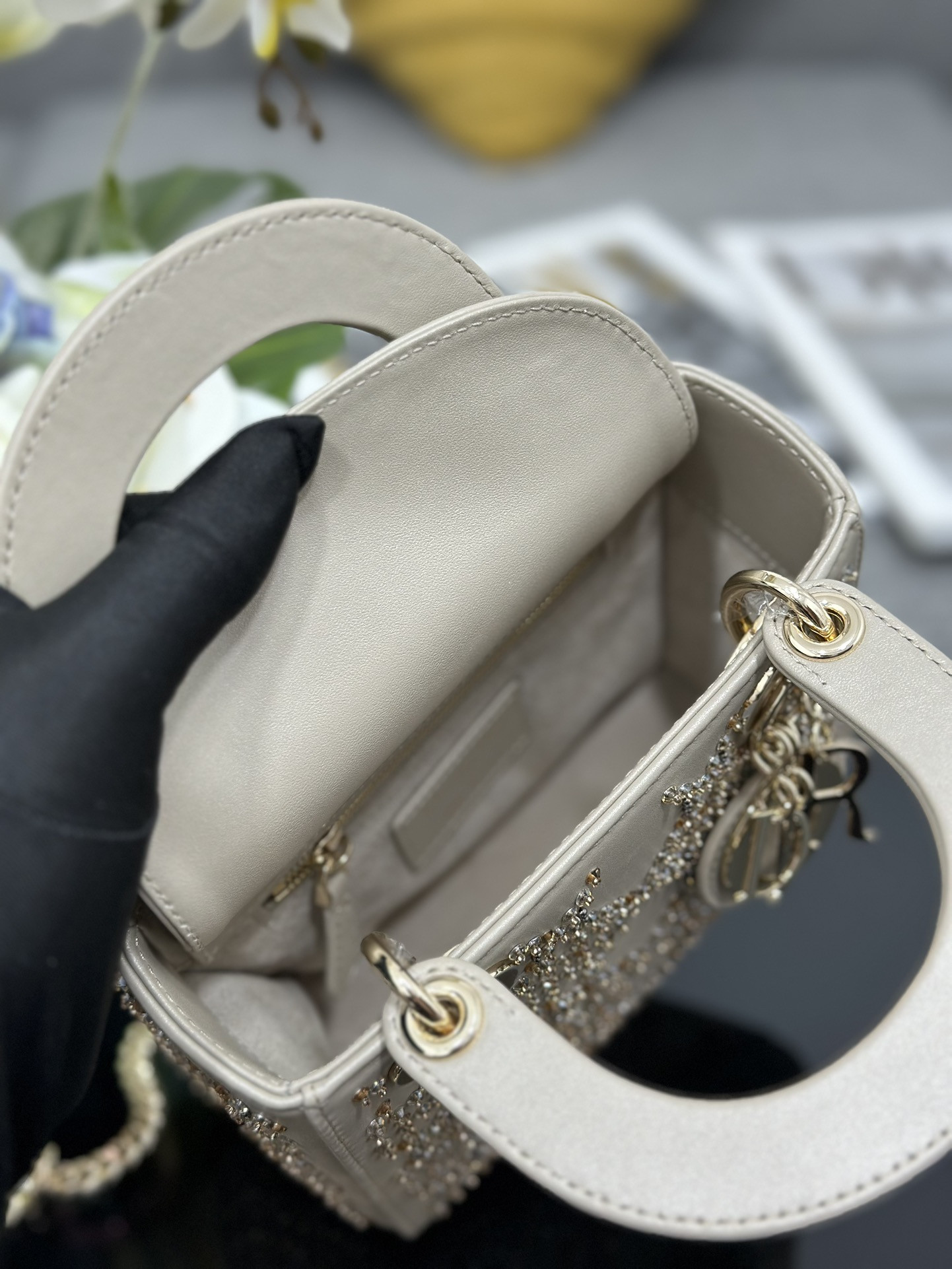 D*or mini lady D*or 17  x 15  x 7cm