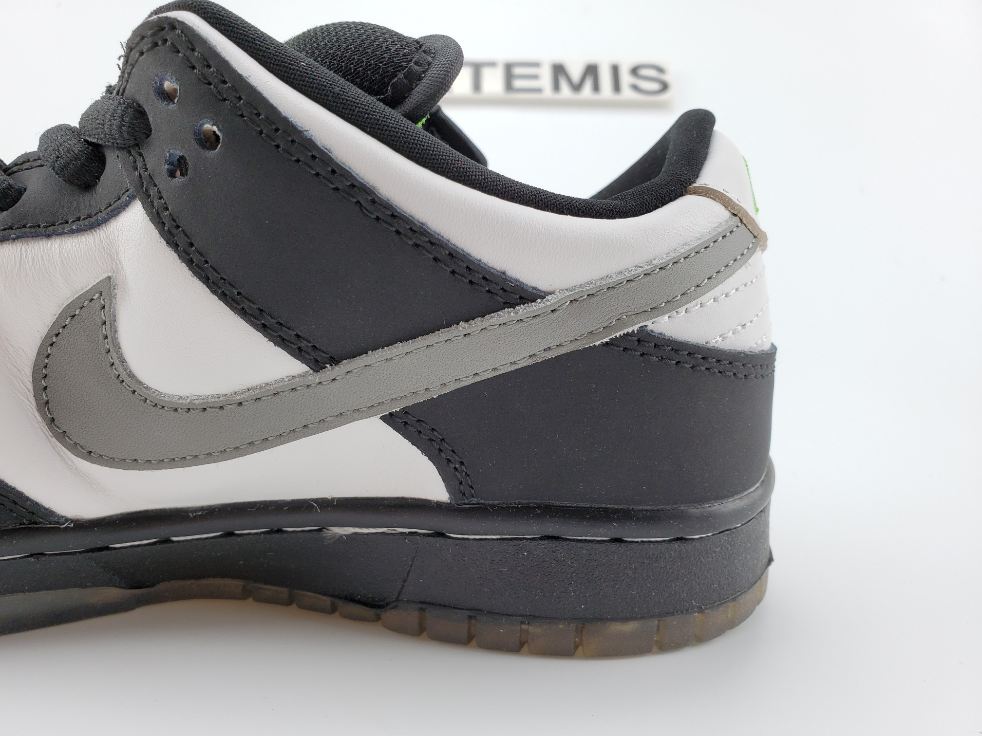 Nike SB Dunk Low Staple Panda Pigeon