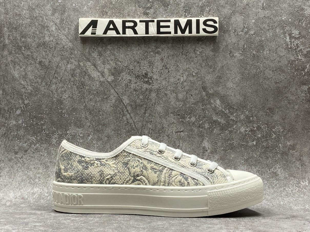 D*or walk n D*or patch embroidery grey