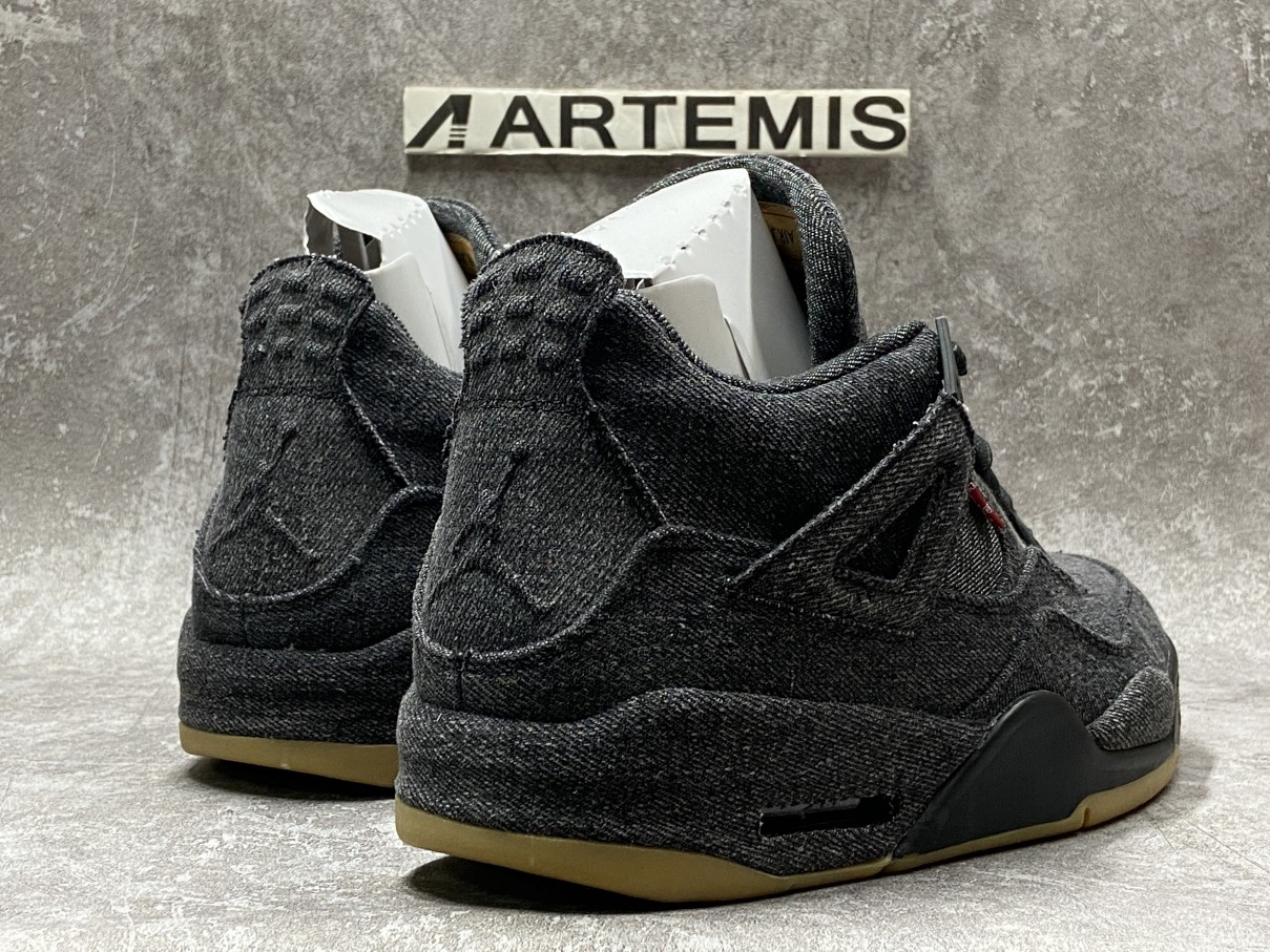 Air Jordan 4 Retro Levi