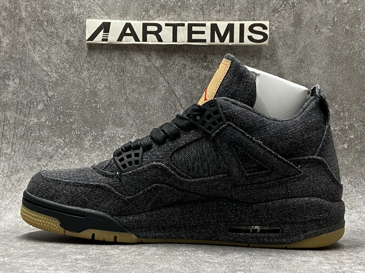 Air Jordan 4 Retro Levi