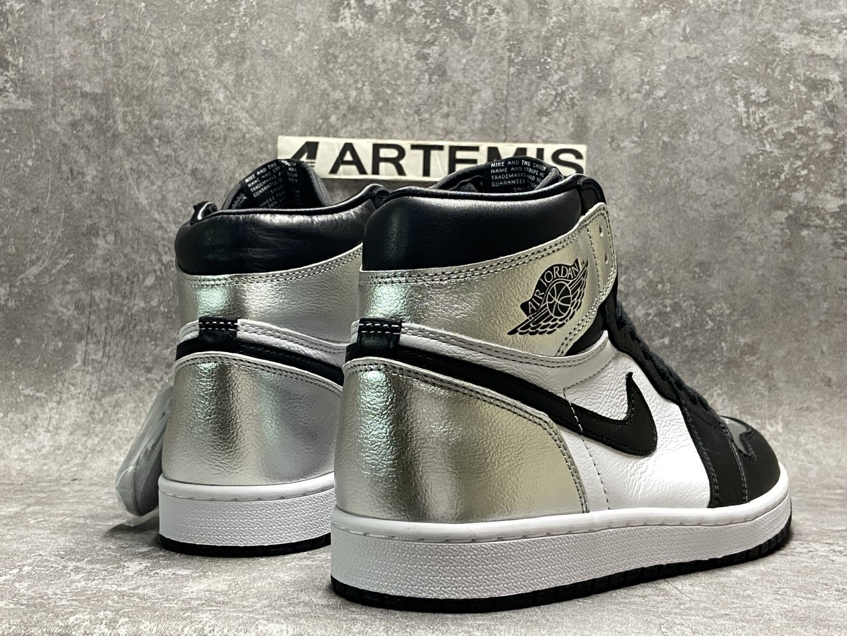 Air Jordan 1 Retro High Silver Toe