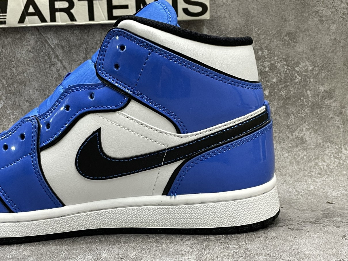 Air Jordan 1 Mid Signal Blue