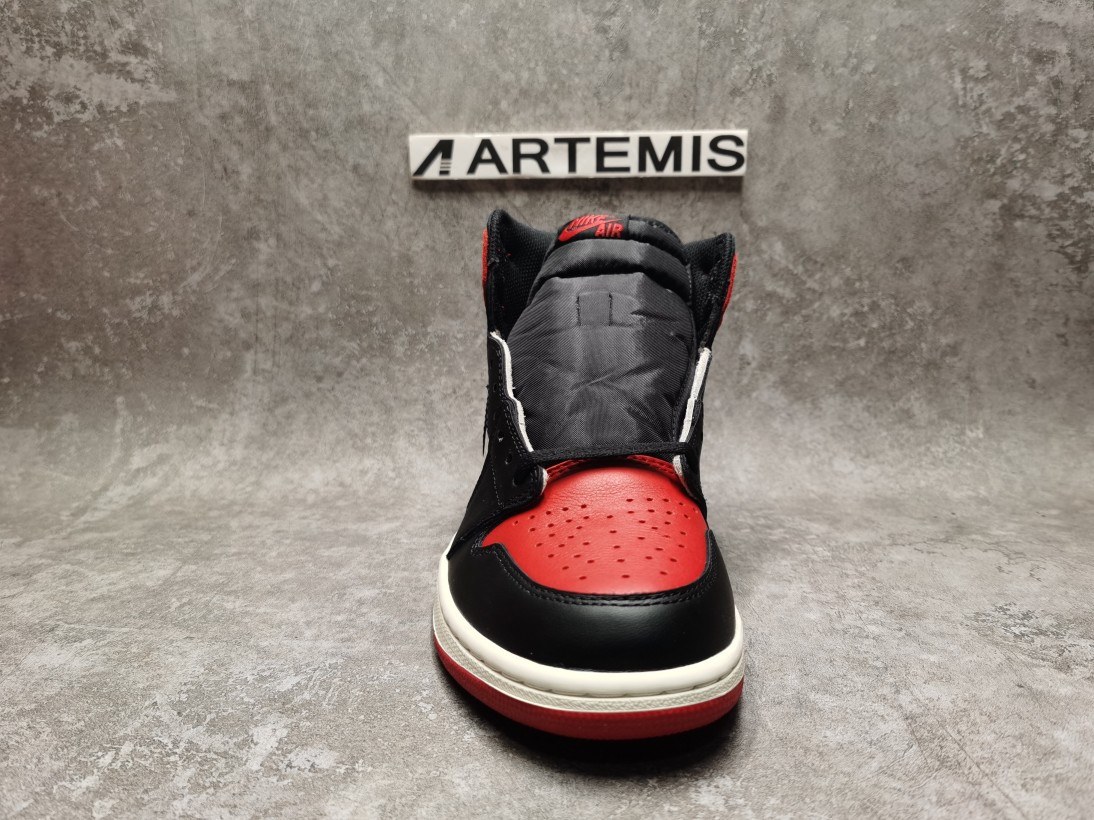 Air Jordan 1 Retro High Bred Toe