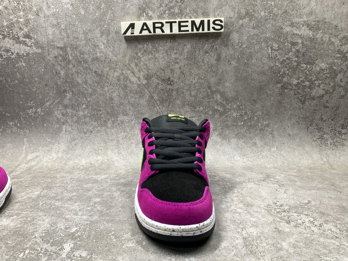 Nike SB Dunk Low Red Plum