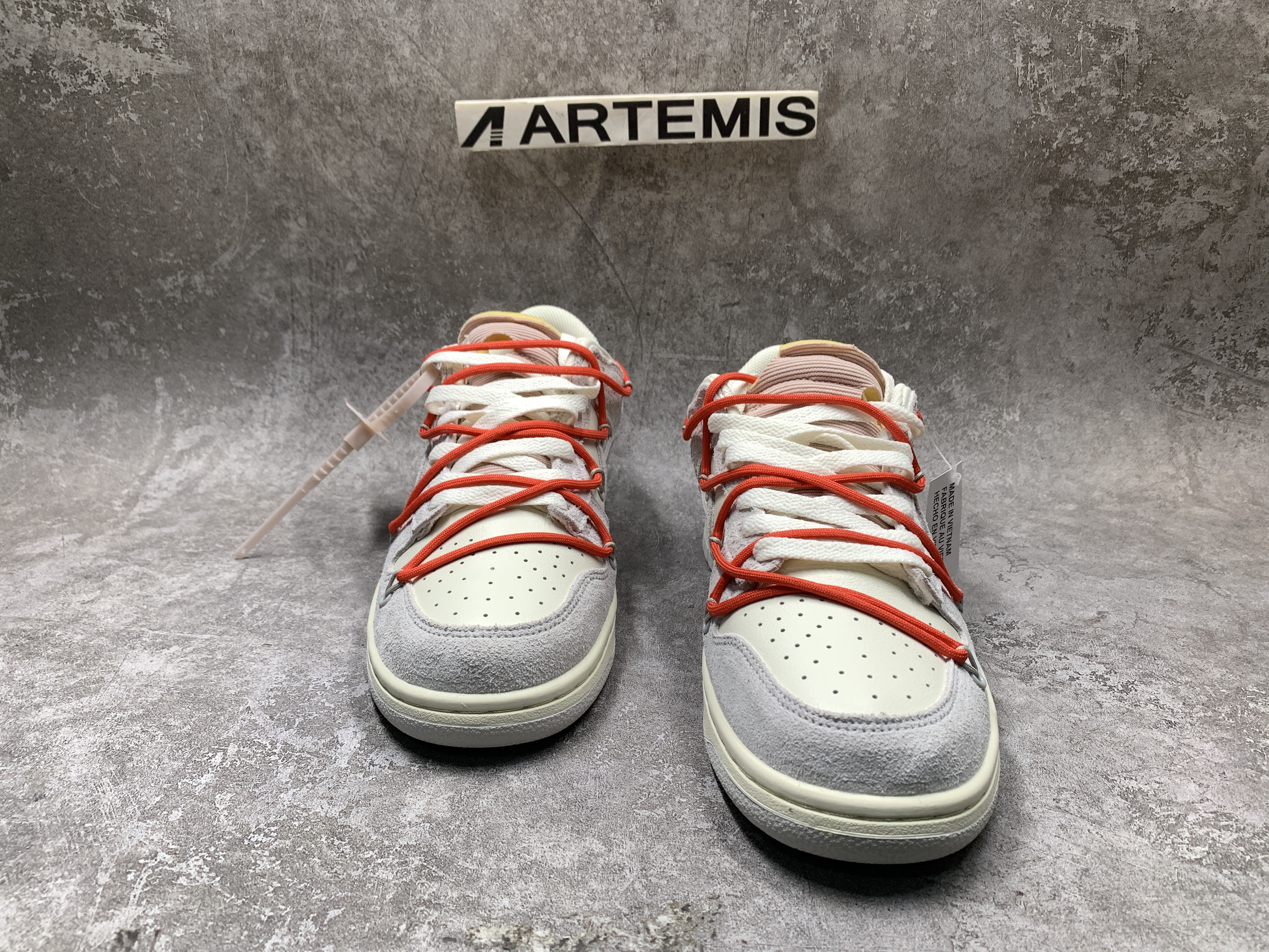 Off-White x Dunk Low Lot 33 of 50