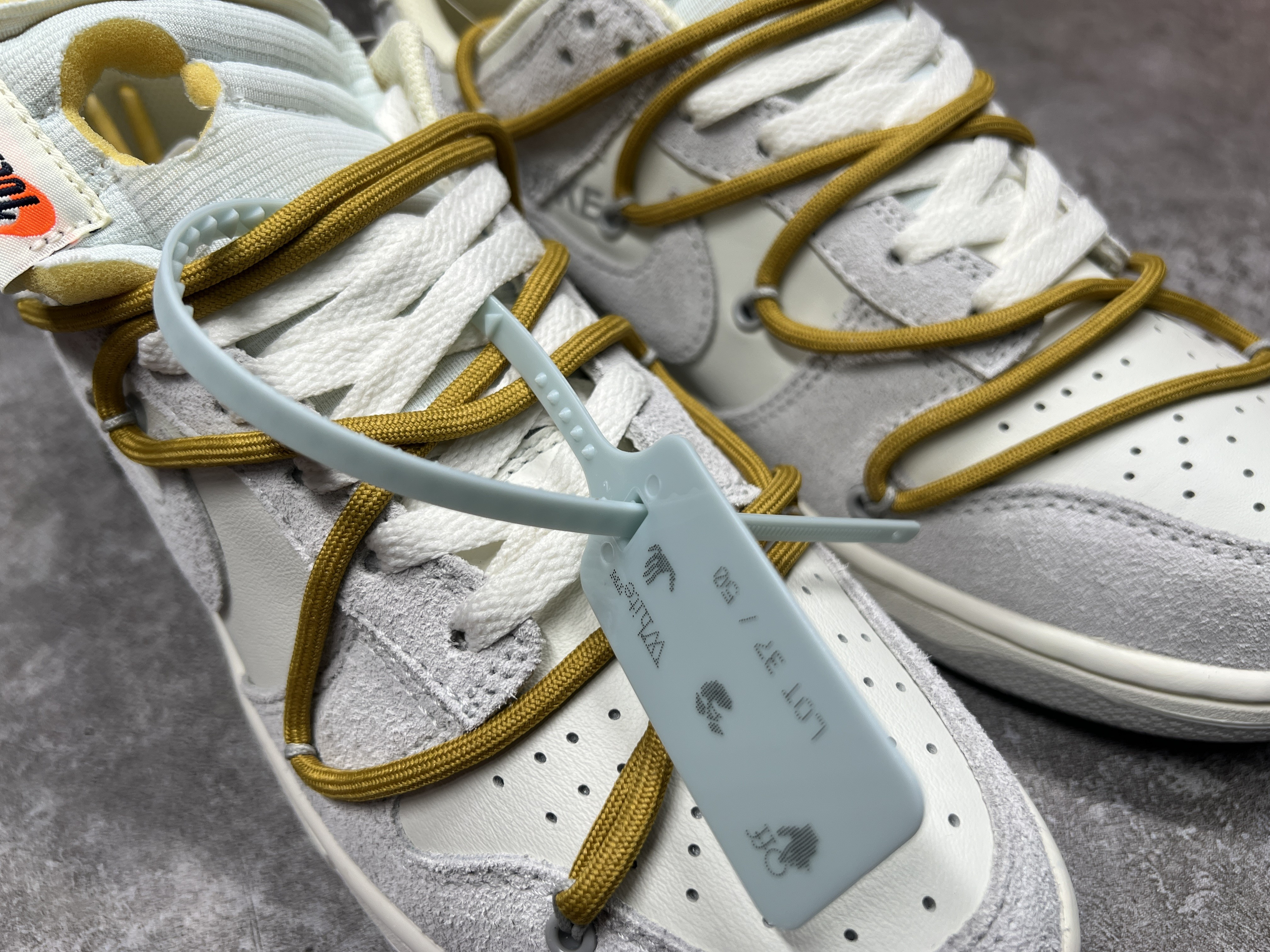 Off-White x Dunk Low Lot 37 of 50