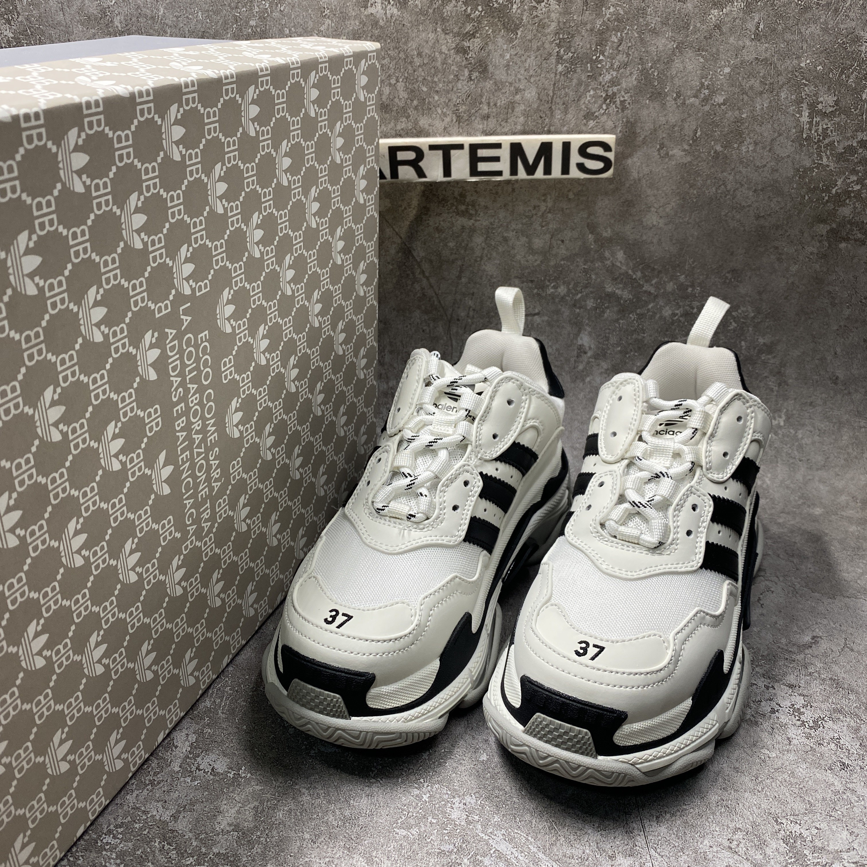 Ba*len*cia*ga triple s sneaker clearsole fluo black white