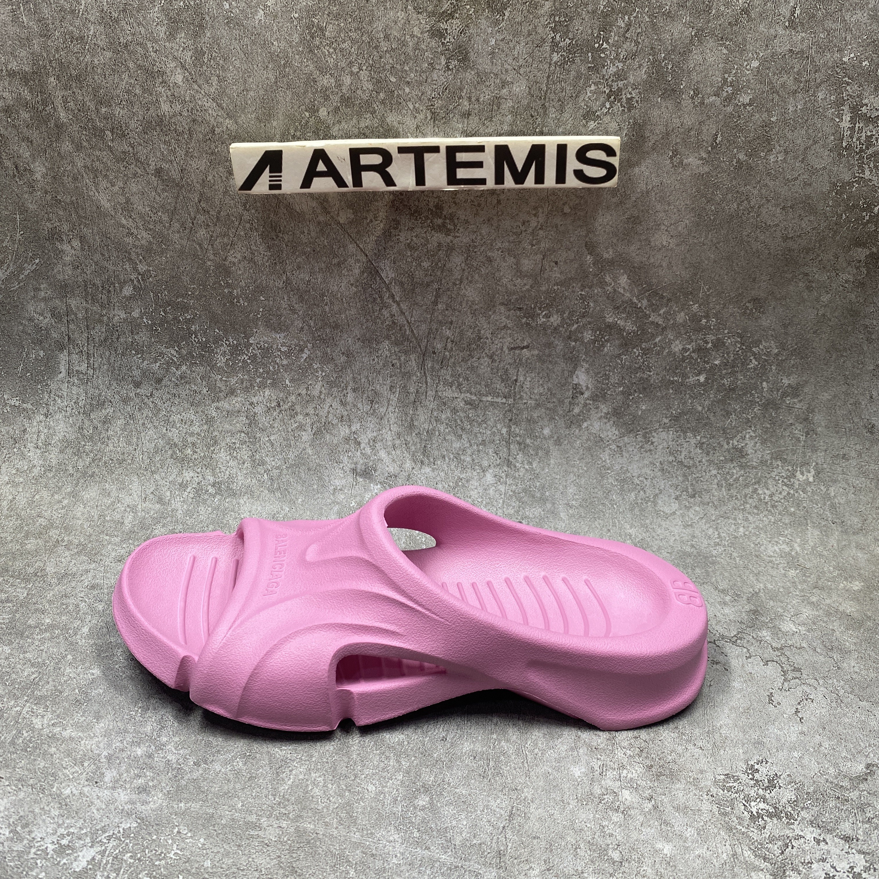 Balenciga Mold Slides Pink (run one size bigger)