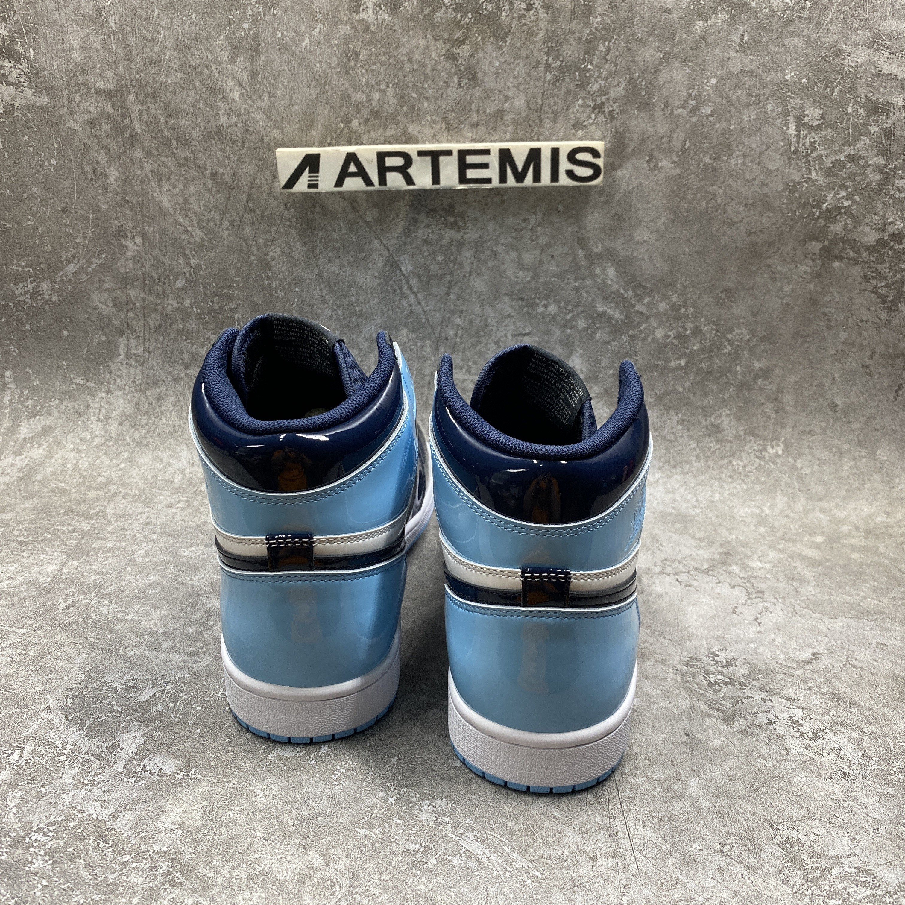 Air Jordan 1 Retro High UNC Patent Blue Chill