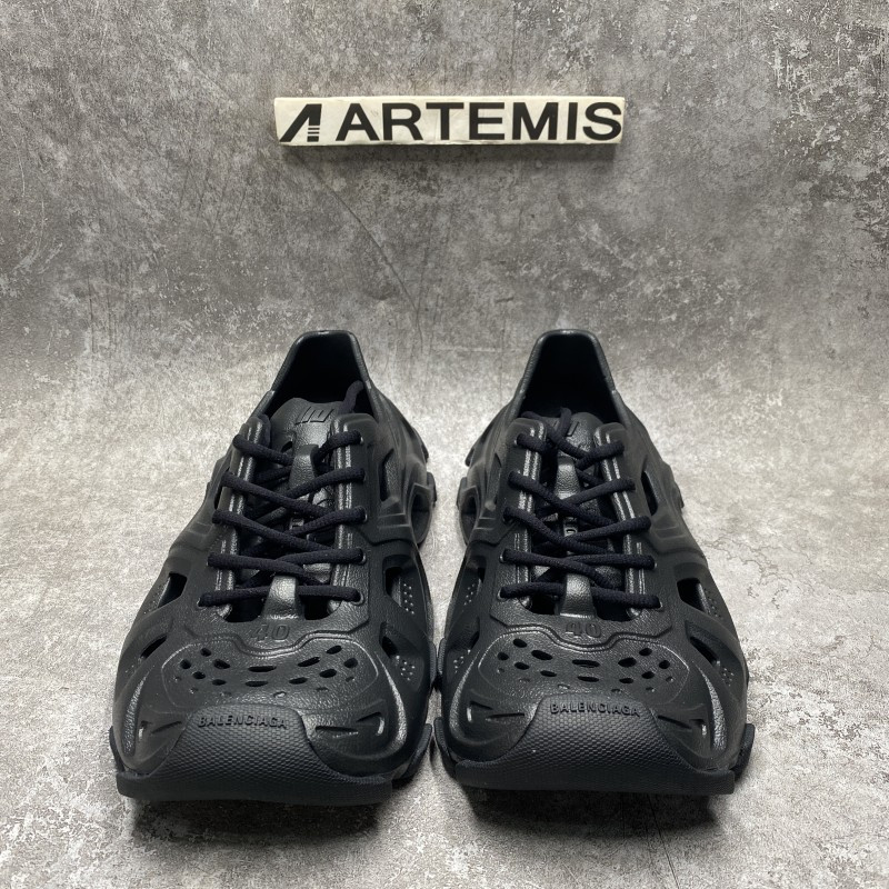 Balenciga HD HD Lace-Up Sneaker in black