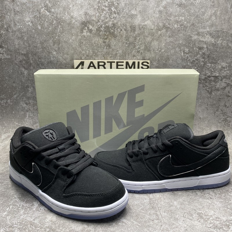 Nike SB Dunk Low Black White
