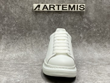 ale*d*r M*Q*en oversized light blue sneaker