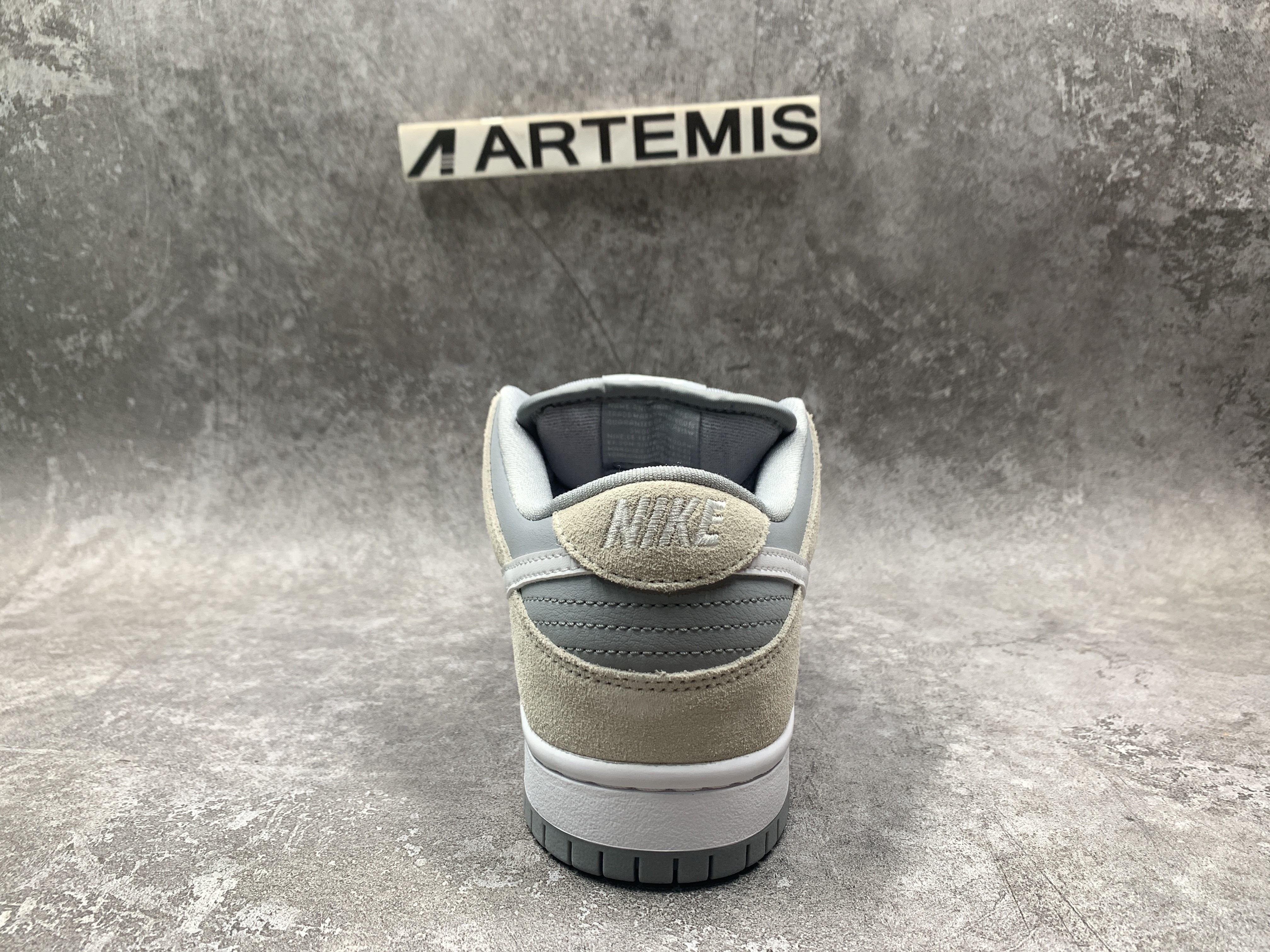 Nike SB Dunk Low Summit White Wolf Grey