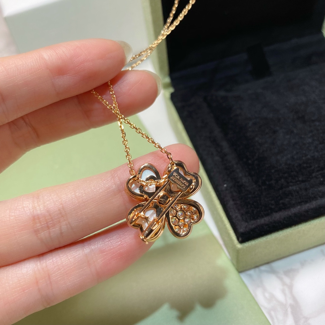 V*N CL*F & arpels four-leaf clover necklace