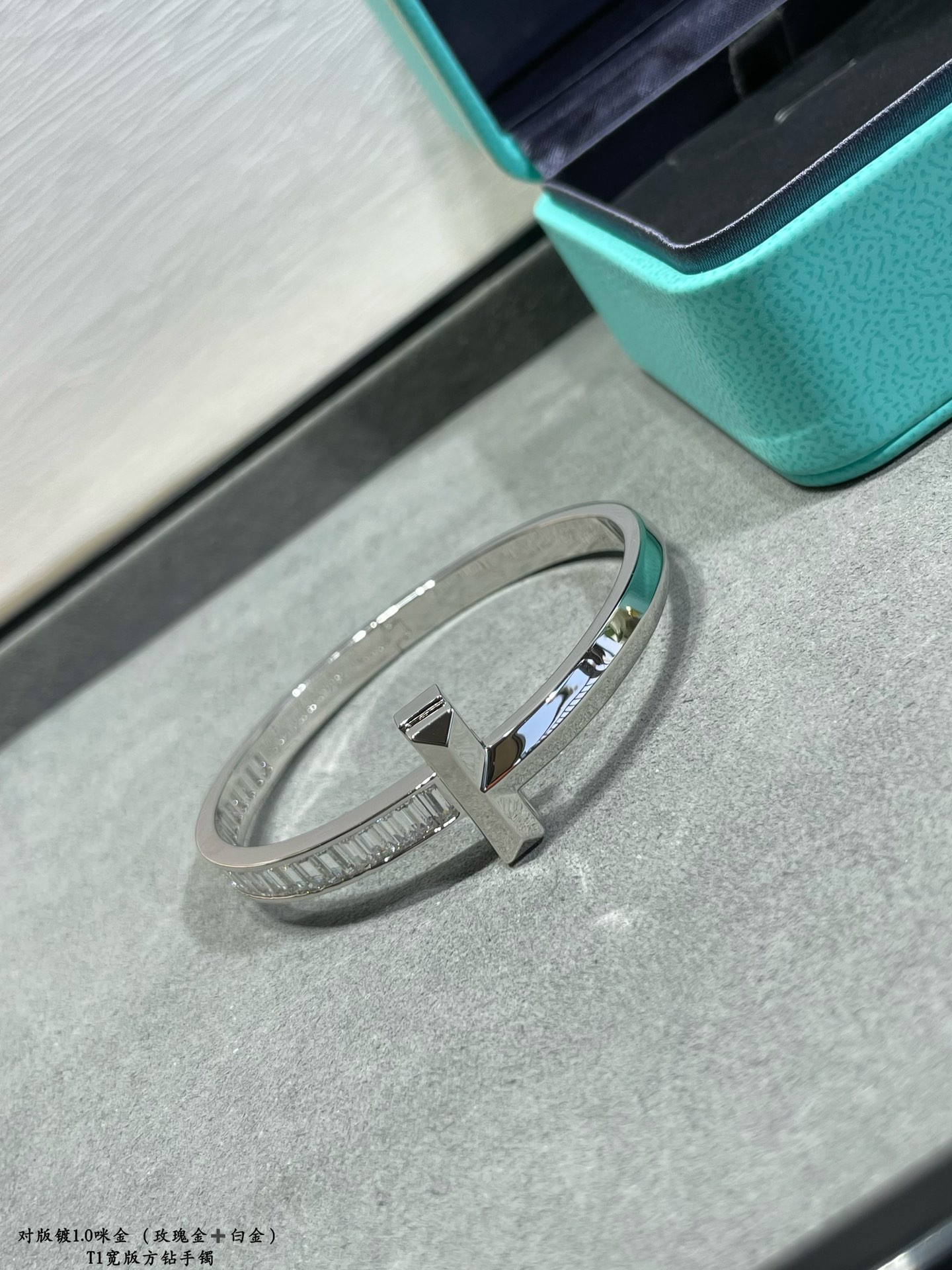 t*f*ny & co. t1 wide square Di*m*nd bracelet