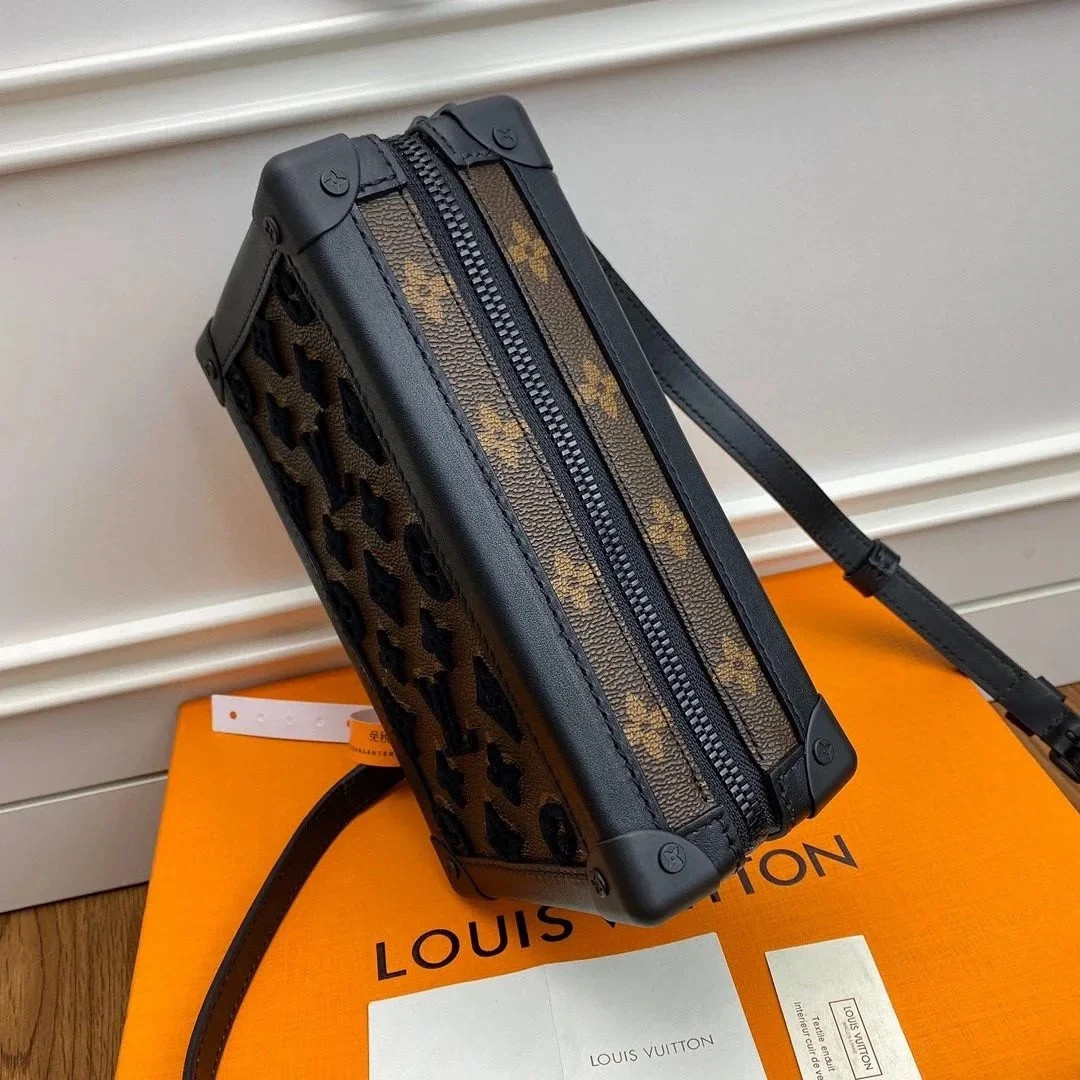 LV VERTICAL SOFT TRUNK M45044
